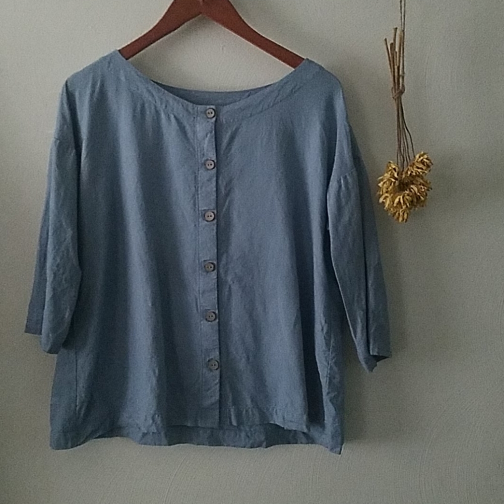 Notperfectlinen January top w/buttons swedish blue